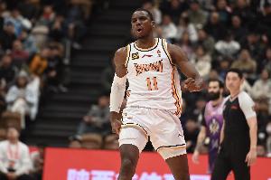 华体会hth-迪亚洛挥拳不追罚？付政浩：裁判一直很容忍他 有人猜他将被归化