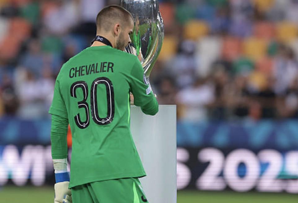 TA：在大巴黎看来，舍瓦利耶加盟后他们的战术上限更高