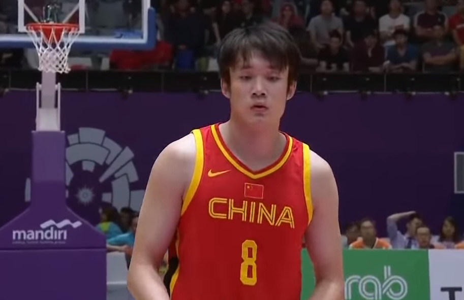 丁彦雨航谈中国男篮未来：年轻一代奋力拼搏前景可期