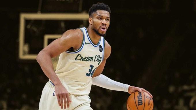 华体会hth-记者:雄鹿认为字母哥是东部最强球星;尽管暂居第11但对季后赛有信心