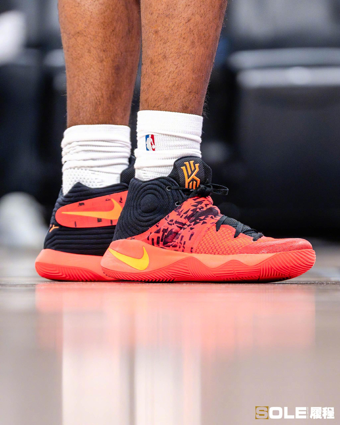 华体会官网-西部垫底球队比赛现场,球员球鞋成焦点|田曦薇|任豪|照相馆|乘风|看点_新浪体育_新浪新闻