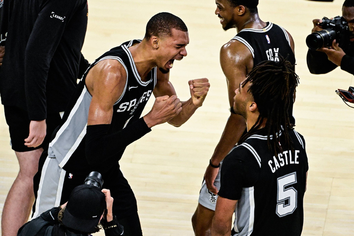 华体会hth-NBA最年轻阵容，拥有最年轻且最强的三巨头，他们能否开创王朝？|马刺|霍姆格伦|文班亚马|卡斯尔|福克斯_新浪体育_新浪新闻